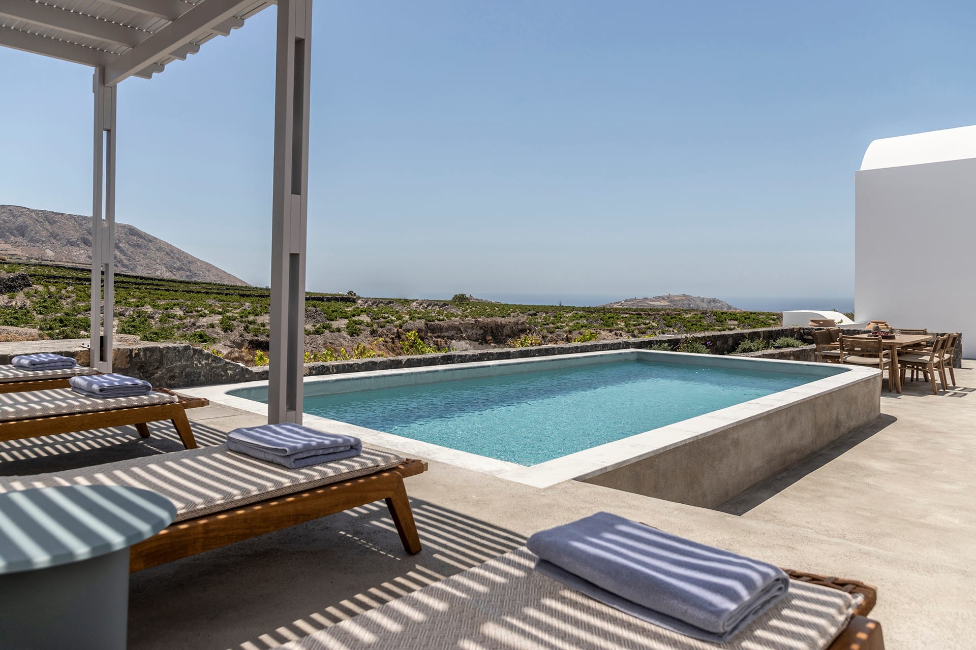 Vedema, a Luxury Collection Hotel, Santorini, Akrotiri, Grčka — Corinthian Villa