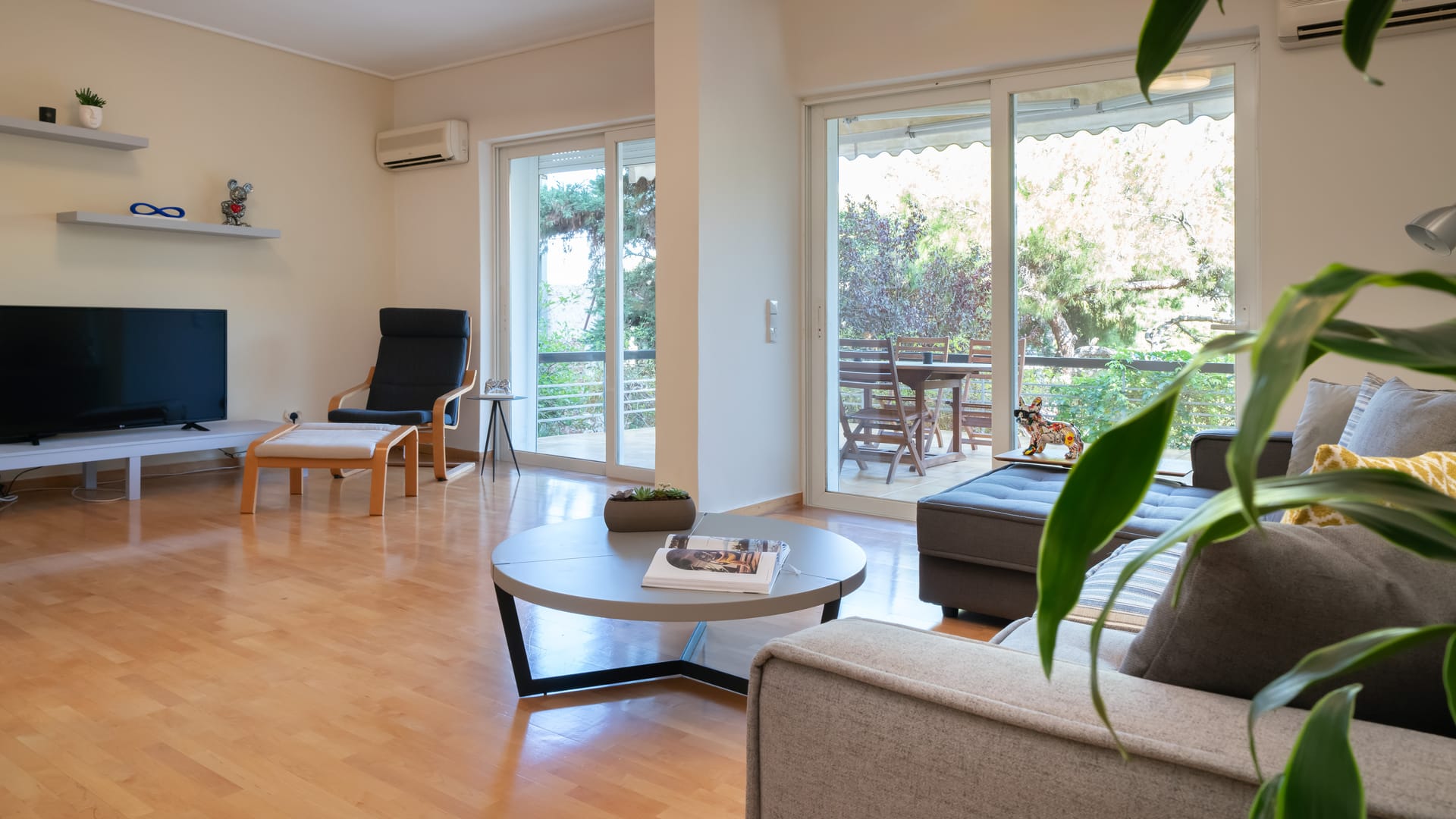 Vouliagmeni Honeymoon Suite