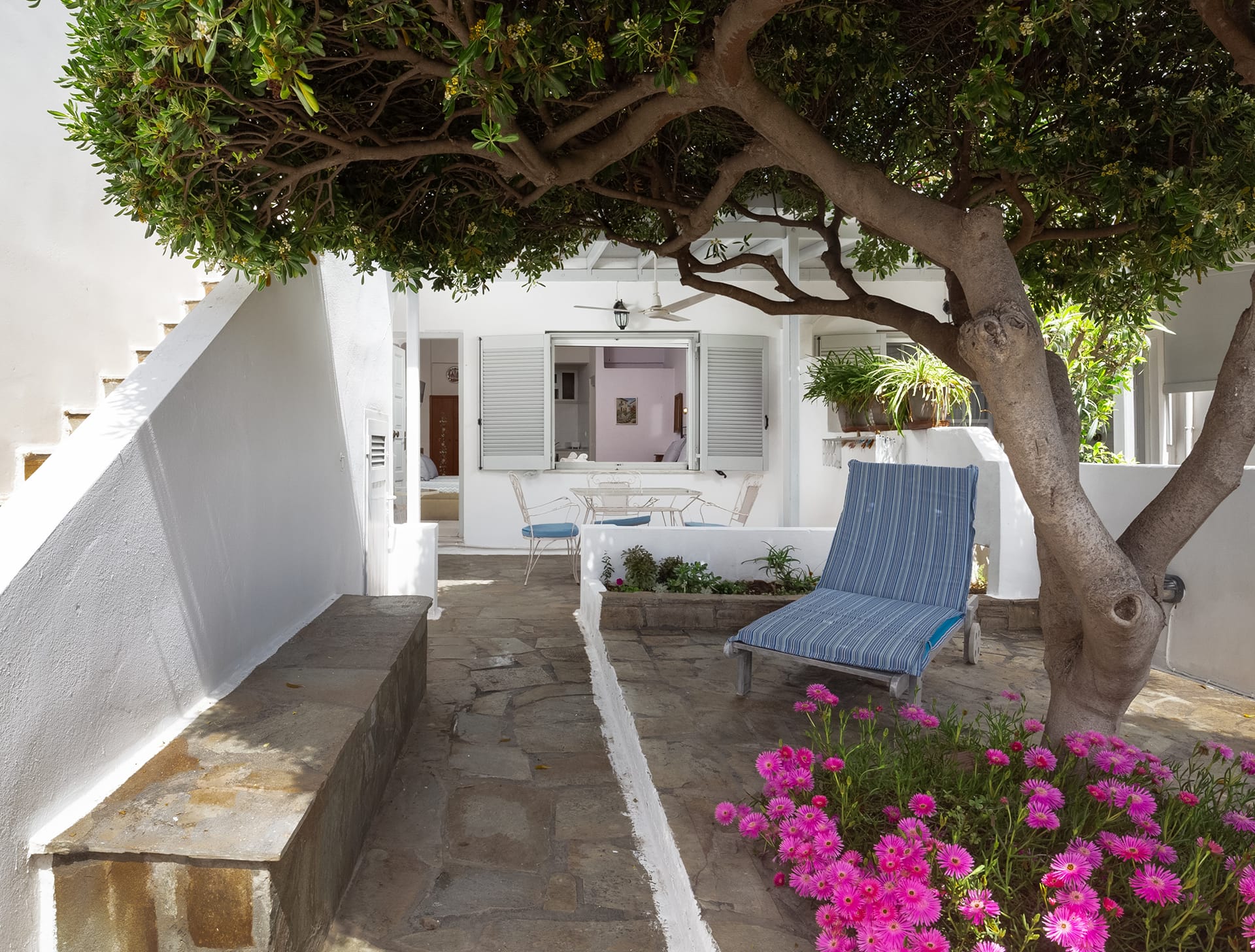 Garden House with View