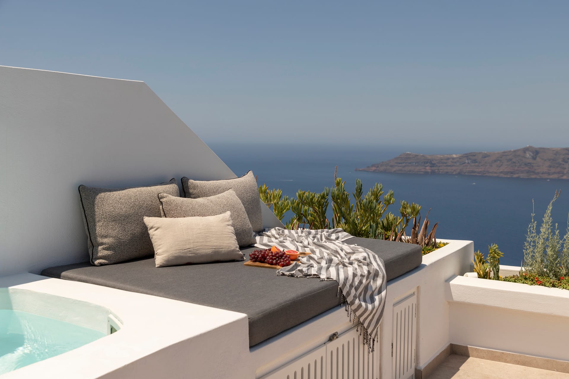 Deluxe Suite with Outdoor Heated Jacuzzi