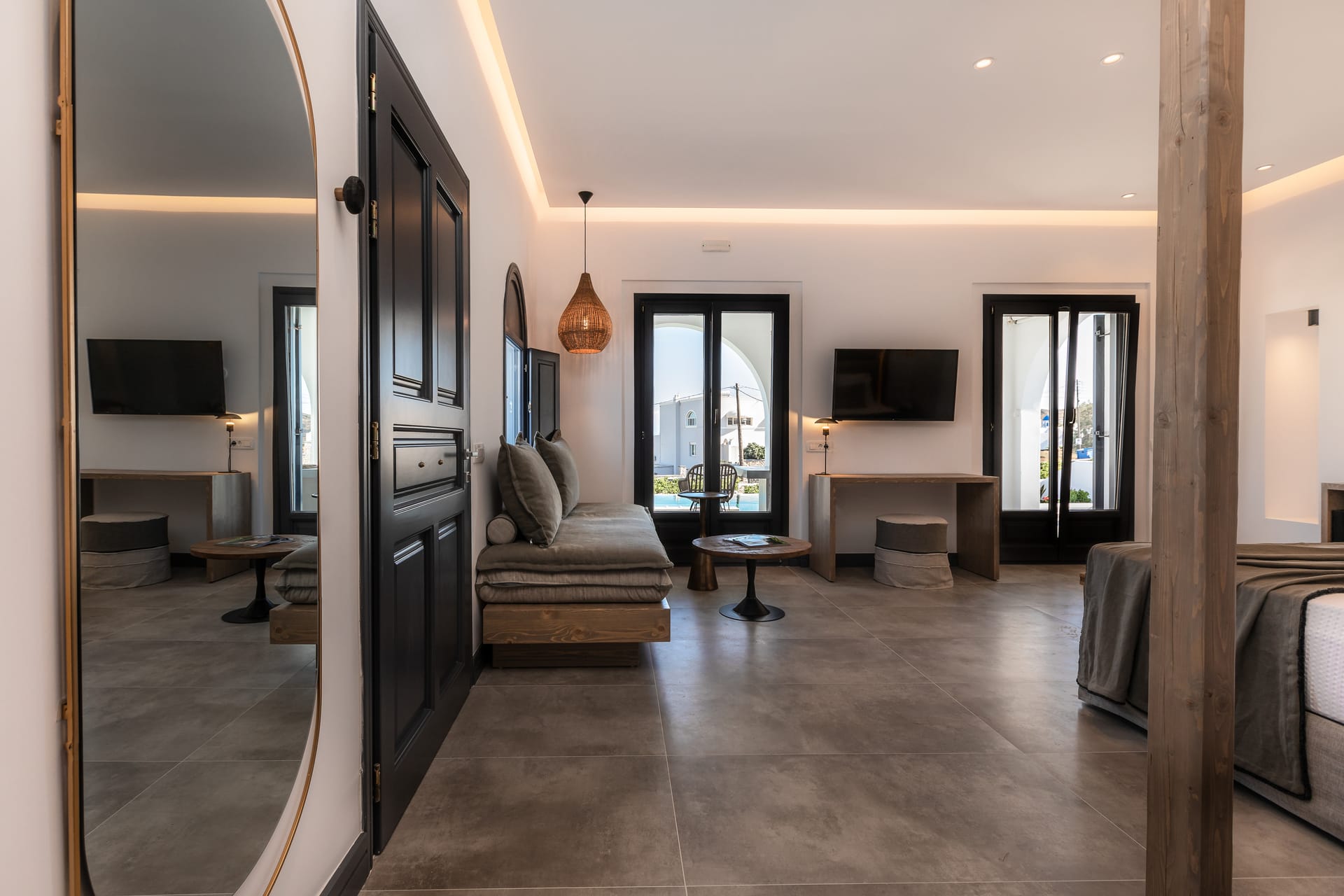 Honeymoon Suite with Private Pool & Jetted Tub