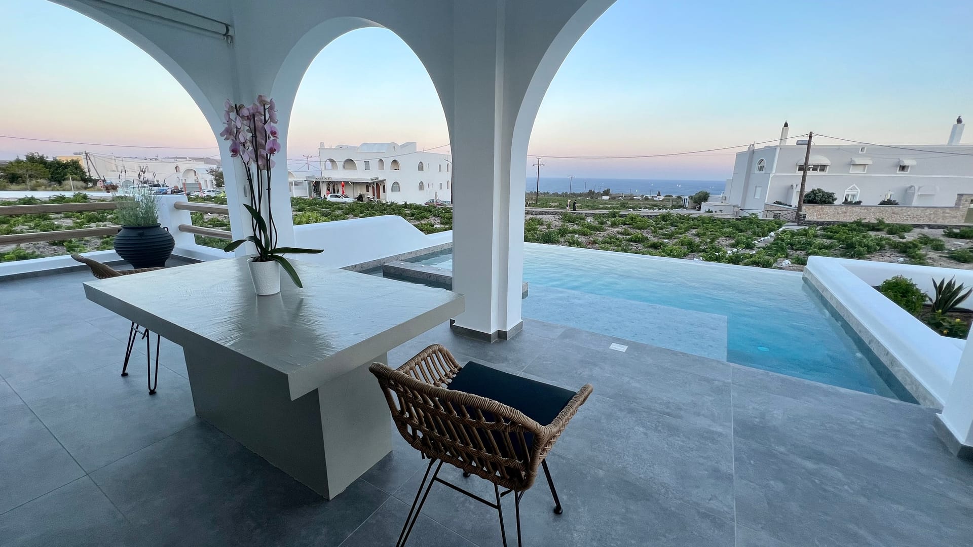 Honeymoon Suite with Private Pool & Jetted Tub