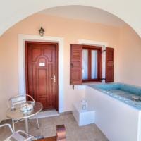 Studio with Outdoor Hot Tub and Sea View