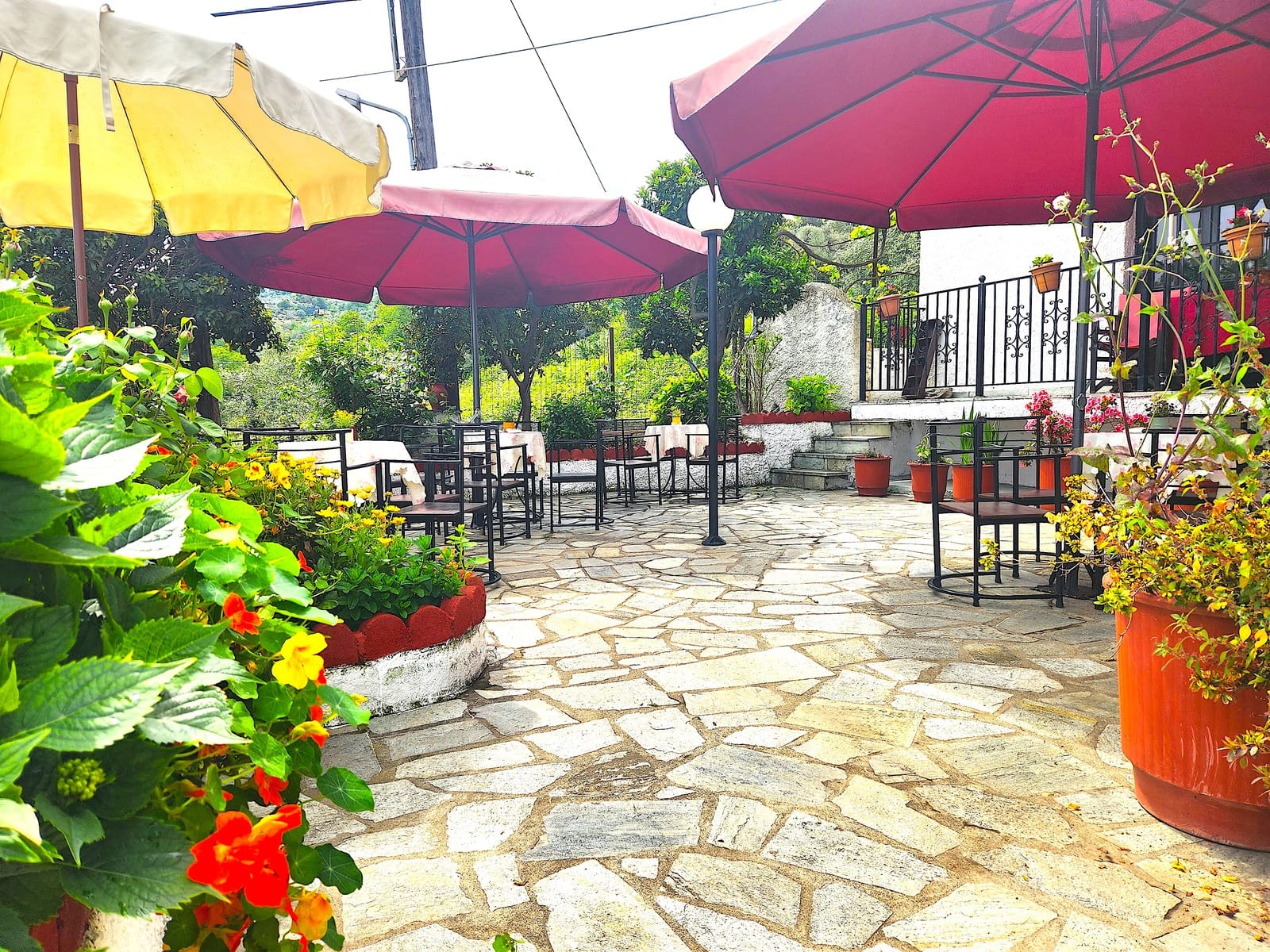 Yalla Hotel Chorefto