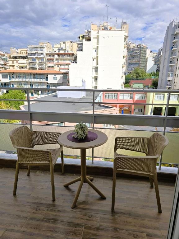 Zennova Thessaloniki, Panorama, Grčka — Mona Verde by Zennova (Z75)