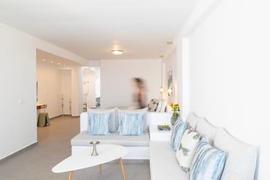 Bliss caldera view suite for 4 pax