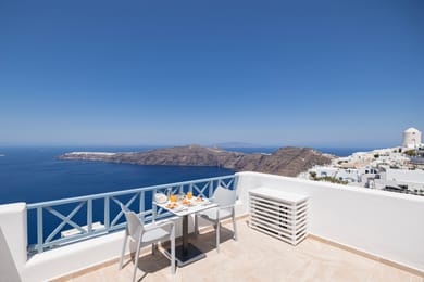 ELITE SUITE WITH OUTDOOR HOT TUB CALDERA VIEW