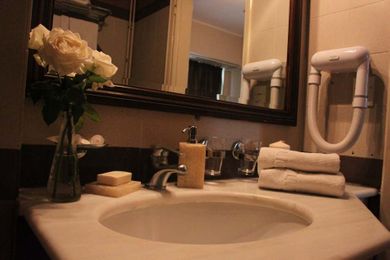 Achillion Hotel Athens - Image 6