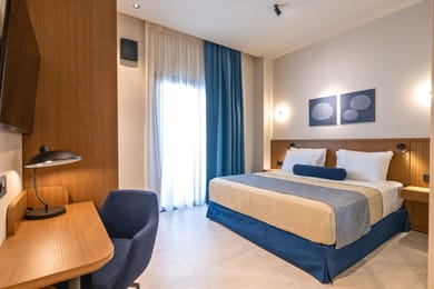 King Room w/ Balcony