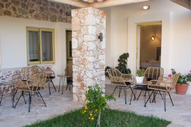 Acrothea Perdika - Image 7