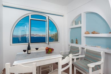 One-Bedroom Apartment with Caldera View