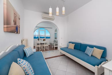 One-Bedroom Apartment with Caldera View