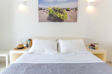 One-Bedroom Apartment with Caldera View