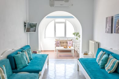 Traditional One-Bedroom Apartment with Caldera View