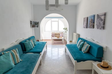 Traditional One-Bedroom Apartment with Caldera View