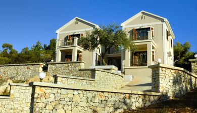 Adastra Ithaca Luxury Suites - Image 4