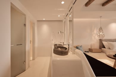 Apollo Suite with Pool and Jacuzzi