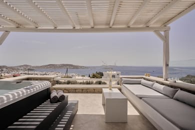 Artemis Suite with Jacuzzi