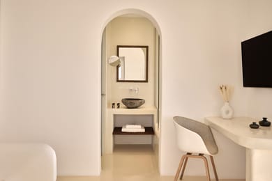 Artemis Suite with Jacuzzi