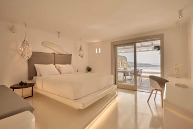 Delos Suite with Pool and Jacuzzi