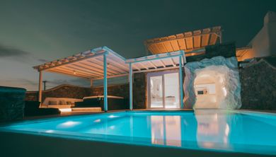 Dream Cave Suite with Heated Private Pool & Lounge Area