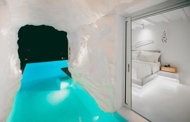 Dream Cave Suite with Heated Private Pool & Lounge Area