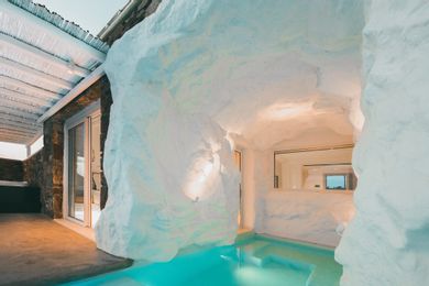 Dream Cave Suite with Heated Private Pool & Lounge Area