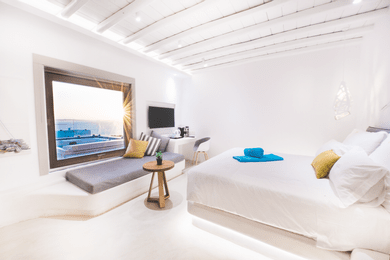 Elegant Suite with Outdoor Heated Jacuzzi