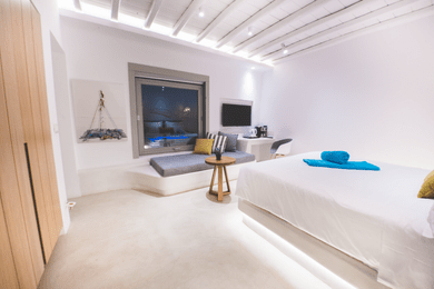 Elegant Suite with Outdoor Heated Jacuzzi