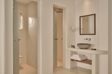 Gέranos Suite with Pool and Jacuzzi