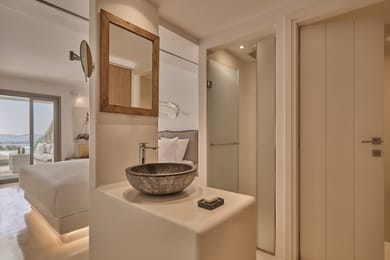 Hierion Suite with Pool and Jacuzzi