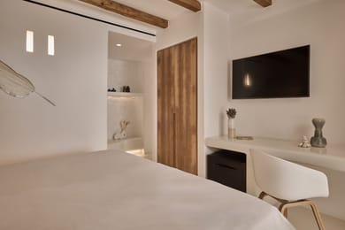 Helios Suite with Pool and Jacuzzi