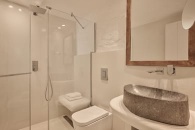 Helios Suite with Pool and Jacuzzi