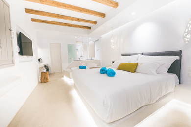 Honeymoon Suite with Outdoor Heated Private Pool & Jacuzzi