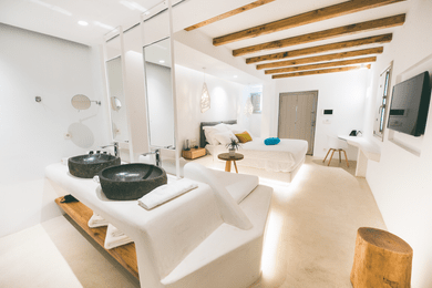 Honeymoon Suite with Outdoor Heated Private Pool & Jacuzzi