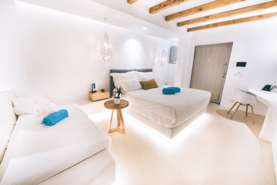 Honeymoon Suite with Outdoor Heated Private Pool & Jacuzzi