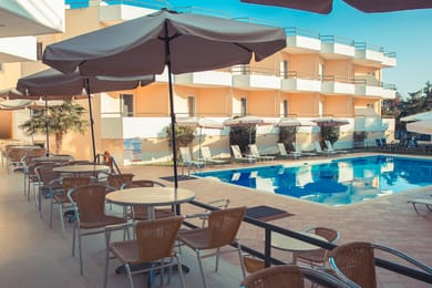 Adonis Hotel & Apartments Preveza - Image 3