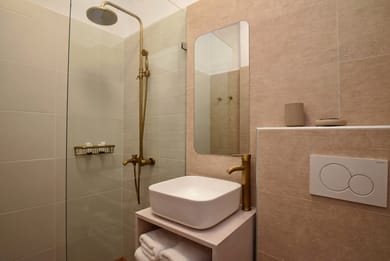 Apartment // Pool & Sea View