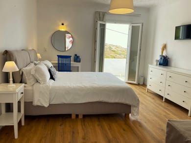 Room // Pool & Sea View