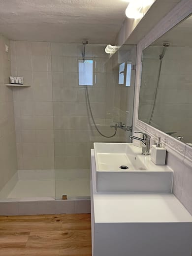 Flatlet // Groundfloor Village View