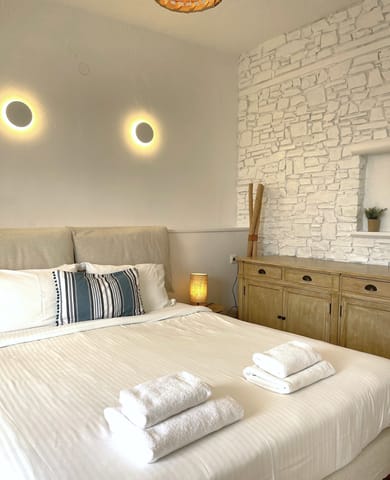 Flatlet // Groundfloor Village View