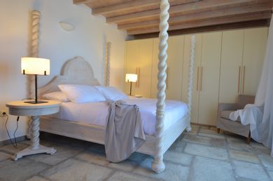 Junior Suite with Side Sea View