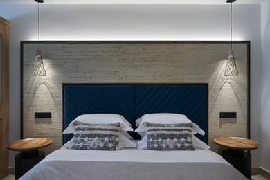 Premium Family Room Sliding Door Swim Up Inland View