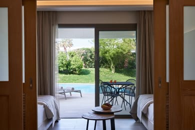 Premium Family Room Sliding Door Swim Up Inland View