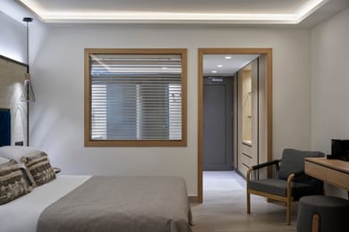 Premium Family Room Sliding Door Swim Up Inland View