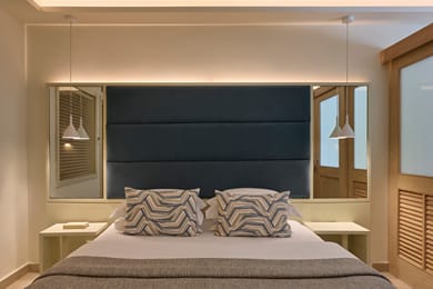 Premium Family Room Sliding Door Swim Up Inland View