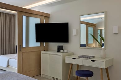 Premium Family Room Sliding Door Swim Up Inland View