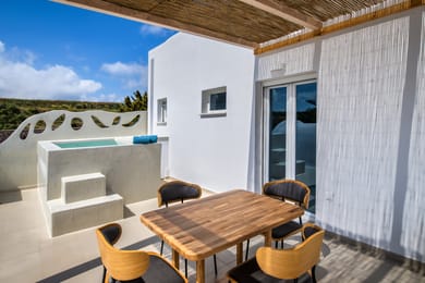 Aelia Suite Sea View with Hot Tub
