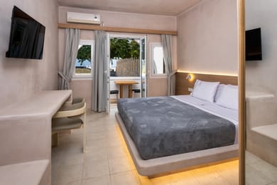 Elegant Family Suite Sea or Pool View
