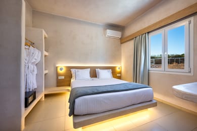 Family Suite Sea View with Outdoor Hot Tub